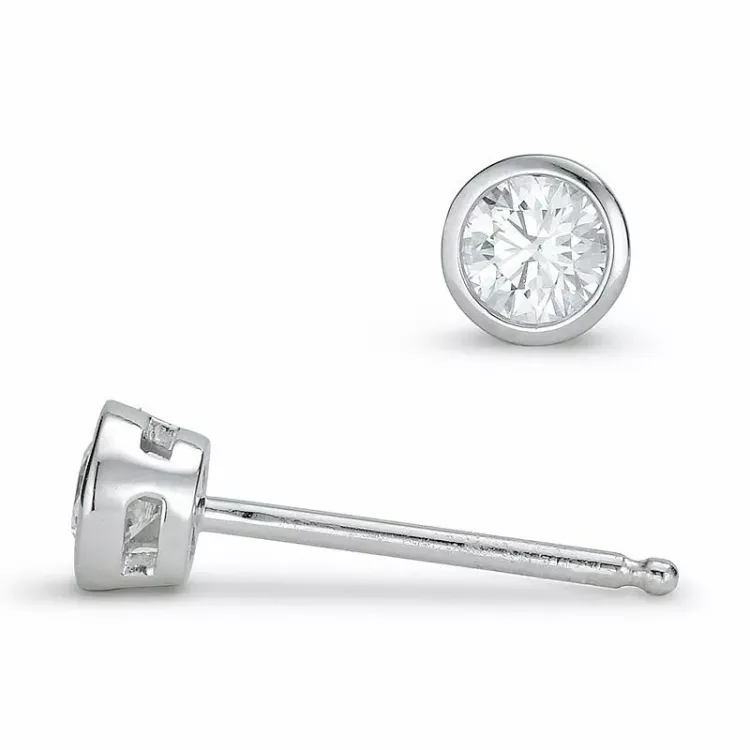 2 x 0,15 ct solitäreörhängestift i 14 karat vitguld med diamant