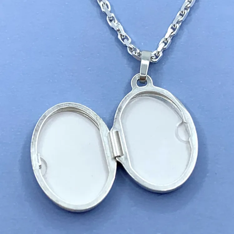 Scrouples kors medaljong i silver