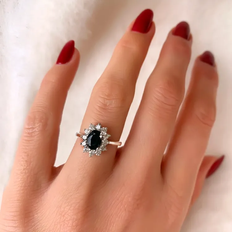 safir rosettring i 14  karat vitguld 0,55 ct 1,00 ct