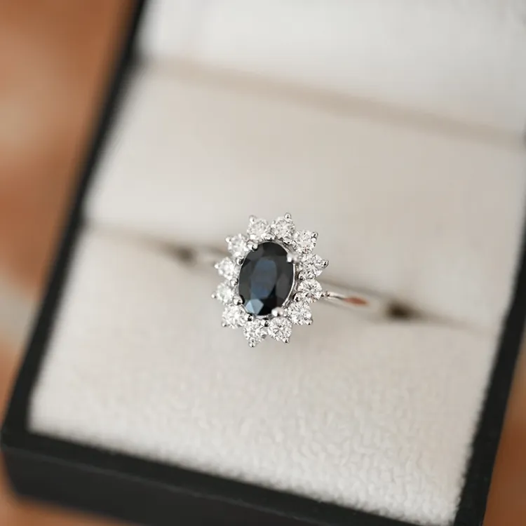 safir rosettring i 14  karat vitguld 0,55 ct 1,00 ct