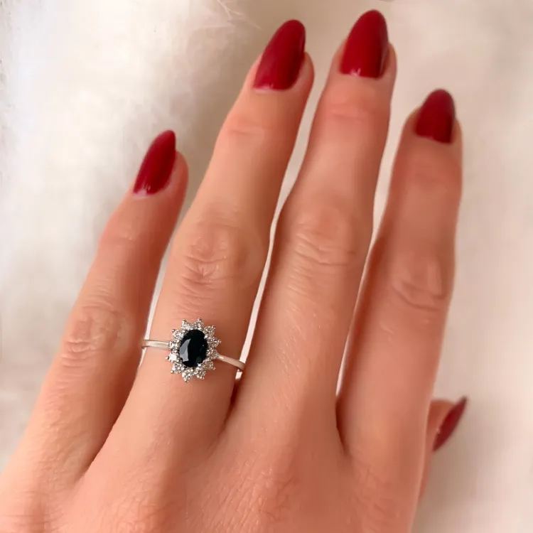 safir rosettring i 14  karat vitguld 0,26 ct 0,65 ct