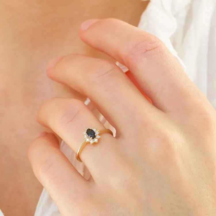 safir rosettring i 14  karat guld 0,11 ct 0,35 ct