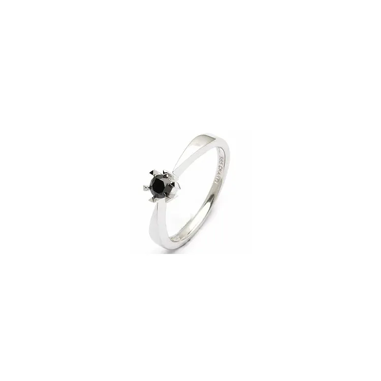 0,20 ct sort solitärring i 14  karat vitguld 0,21 ct