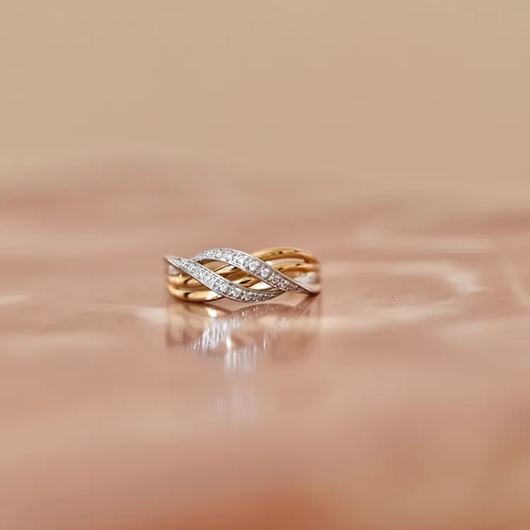 briljantring i 14  karat guld med rhodium 0,092 ct