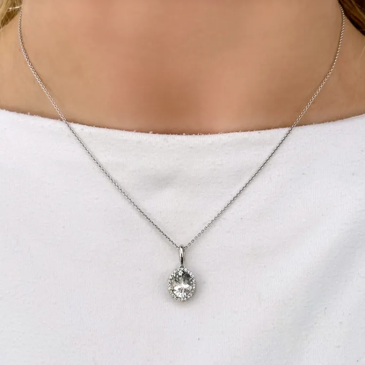 ovalt kvarts diamantberlocker i 14  carat vitguld 0,12 ct 2,0 ct