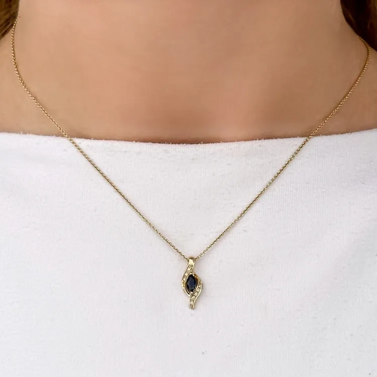safir diamantberlocker i 14  carat guld 0,04 ct 0,34 ct