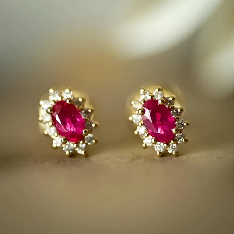 rubin rosettörhängestift i 14 karat guld med diamant och rubin