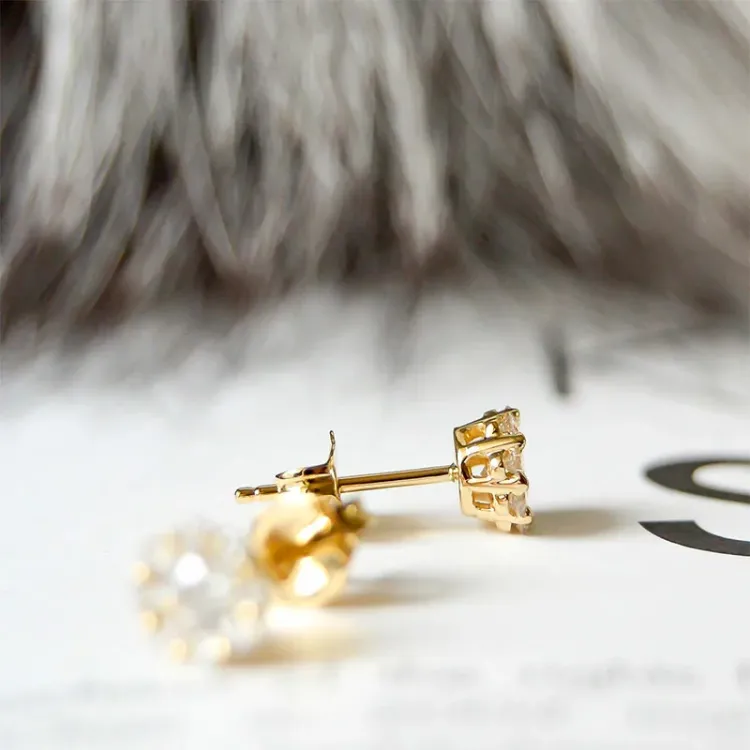blommor diamant örhängestift i 14 karat guld med diamant 