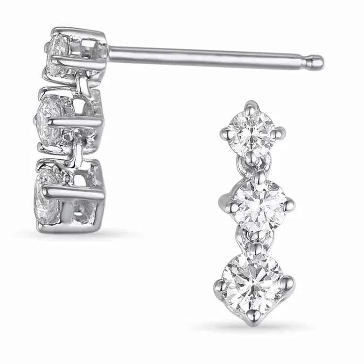 Diamant örhängestift i 14 karat vitguld med diamanter