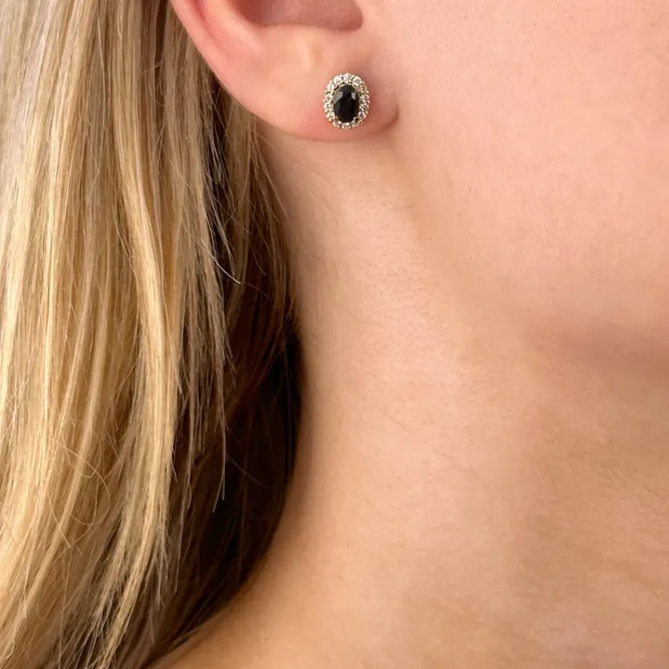 safir örhängestift i 14 karat guld med diamant och safir 