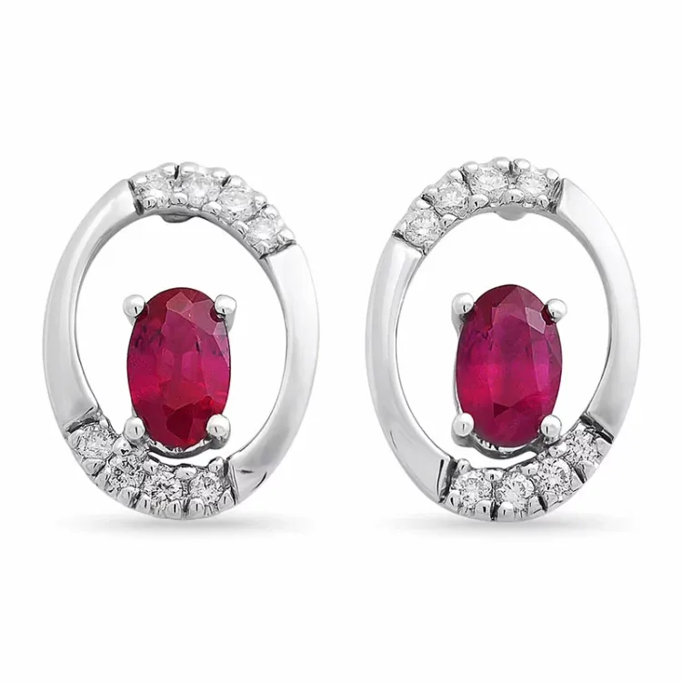 ovala rubin örhängestift i 14 karat vitguld med diamant och rubin