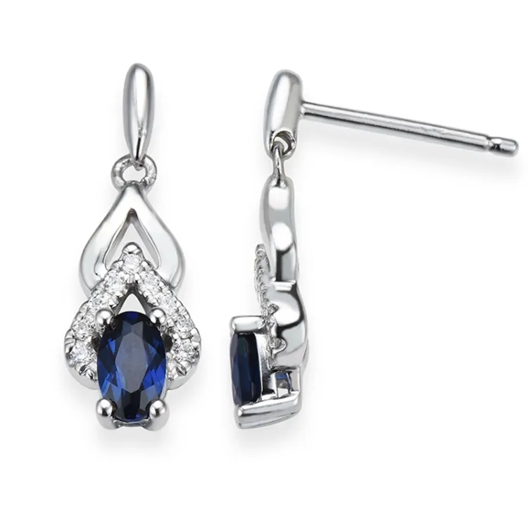långa blå safir diamantörhängen i 14 karat vitguld med diamant och safir