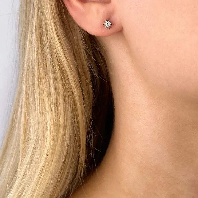 långa blå safir diamantörhängen i 14 karat vitguld med diamant och safir