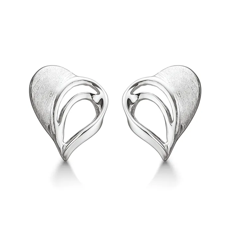 matt och blank Støvring Design hjärta örhängen i rhodinerat silver