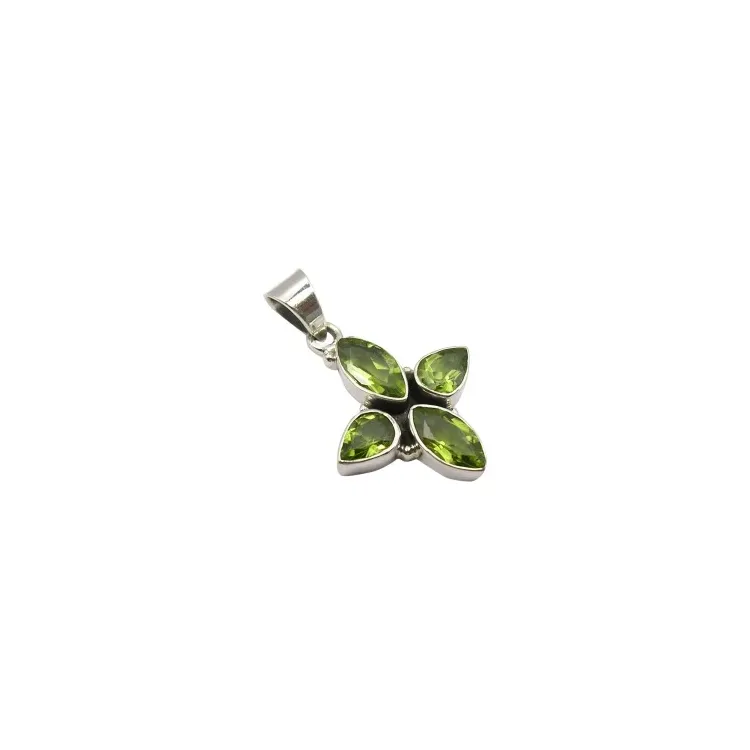 grön peridot hängen i oxiderat sterlingsilver