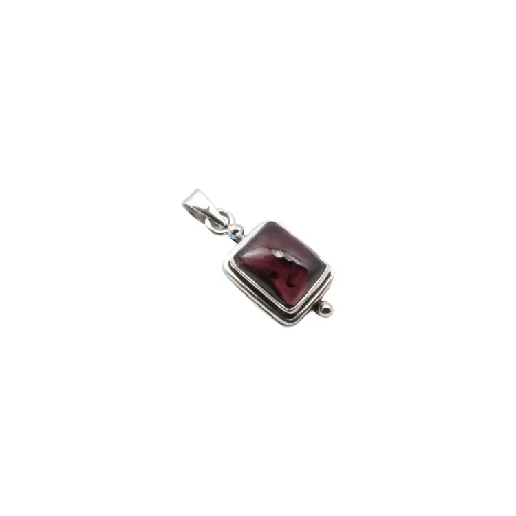 Elegant fyrkantigt röd granat hängen i oxiderat sterlingsilver
