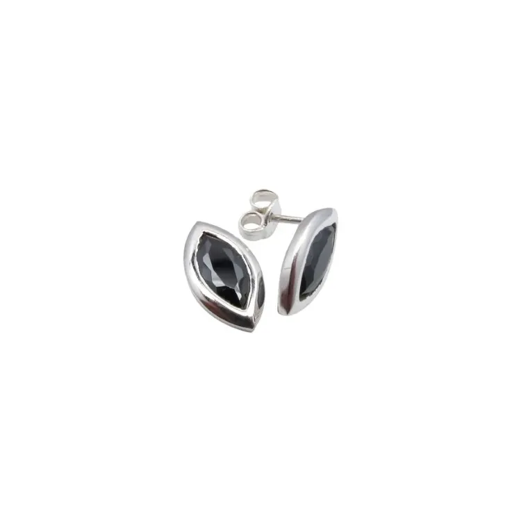 onyxer örhängestift i silver