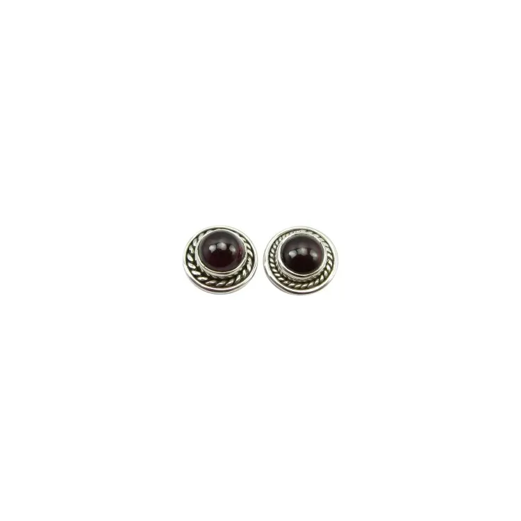 Granat örhängestift i oxiderat sterlingsilver