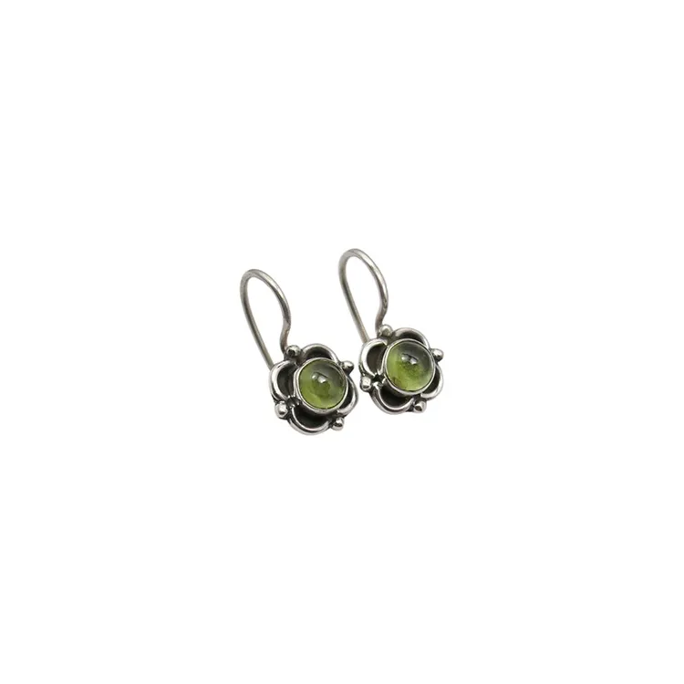 Gröna peridot örhängen i oxiderat sterlingsilver