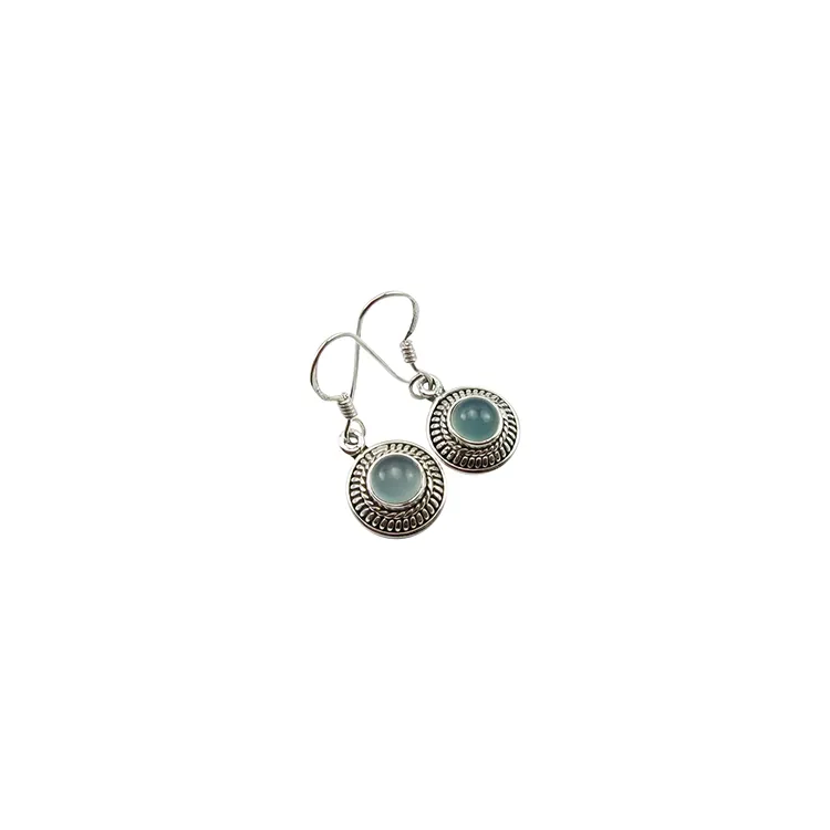 Runda blå calcedonit örhängen i oxiderat sterlingsilver