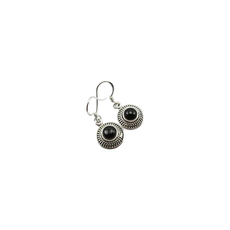 Runda svarta onyxer örhängen i oxiderat sterlingsilver