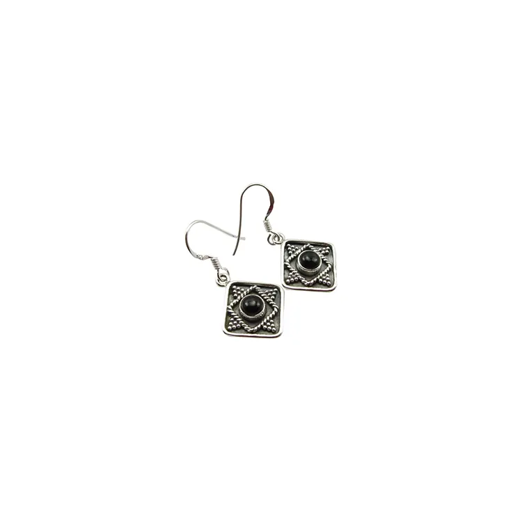 Fyrkantigt svarta onyxer örhängen i oxiderat sterlingsilver