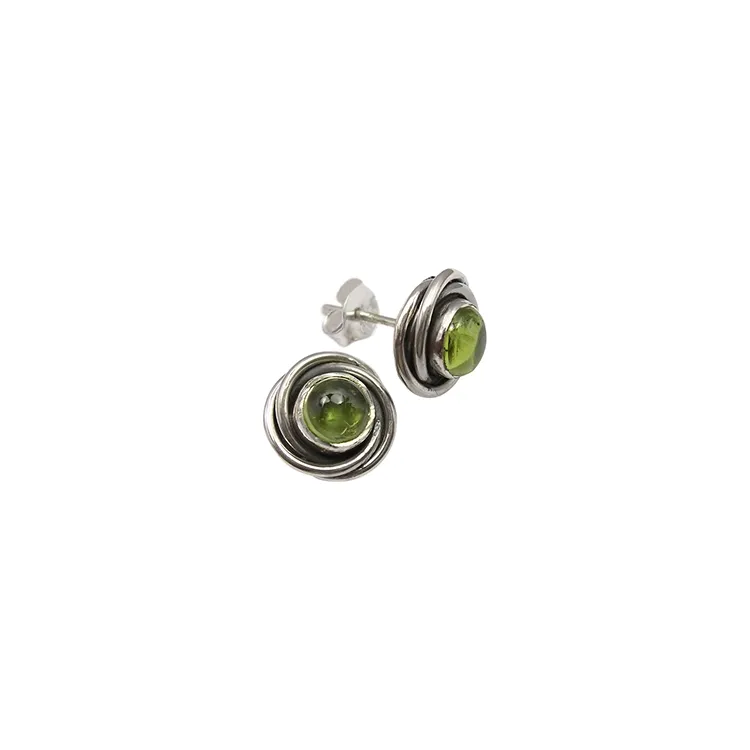 Runda gröna peridot örhängestift i oxiderat sterlingsilver