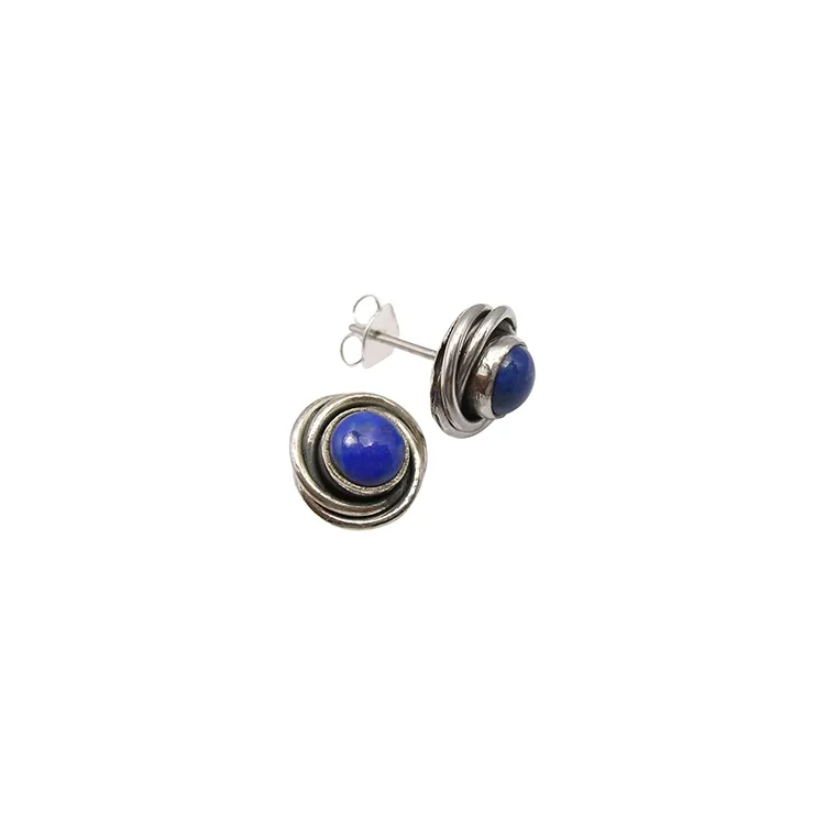 Runda blå lapis lazuli örhängestift i oxiderat sterlingsilver
