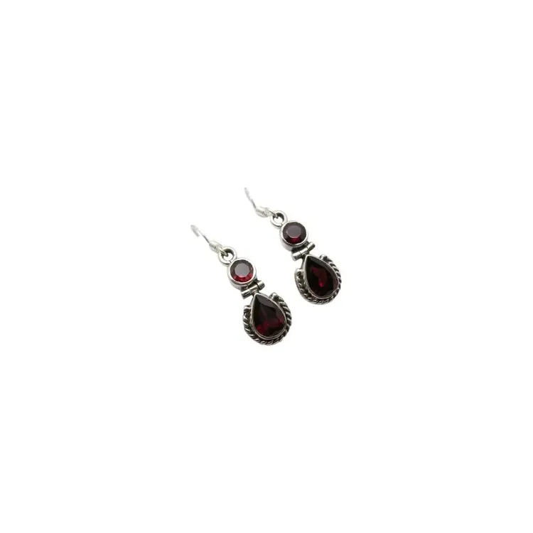 granat örhängen i oxiderat sterlingsilver