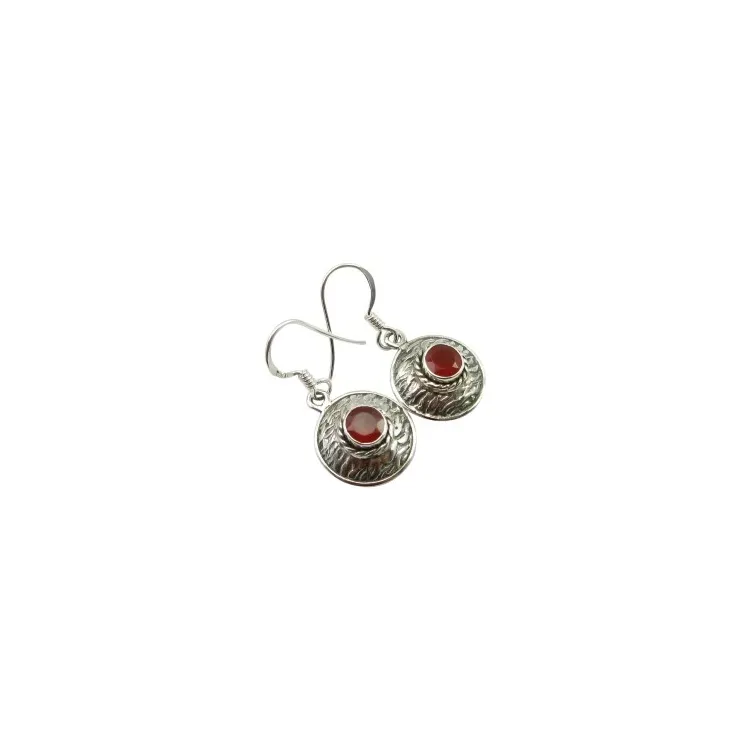 Runda röda örhängen i oxiderat sterlingsilver
