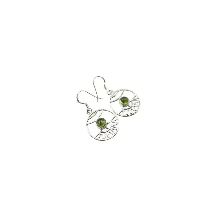 gröna peridot örhängen i silver