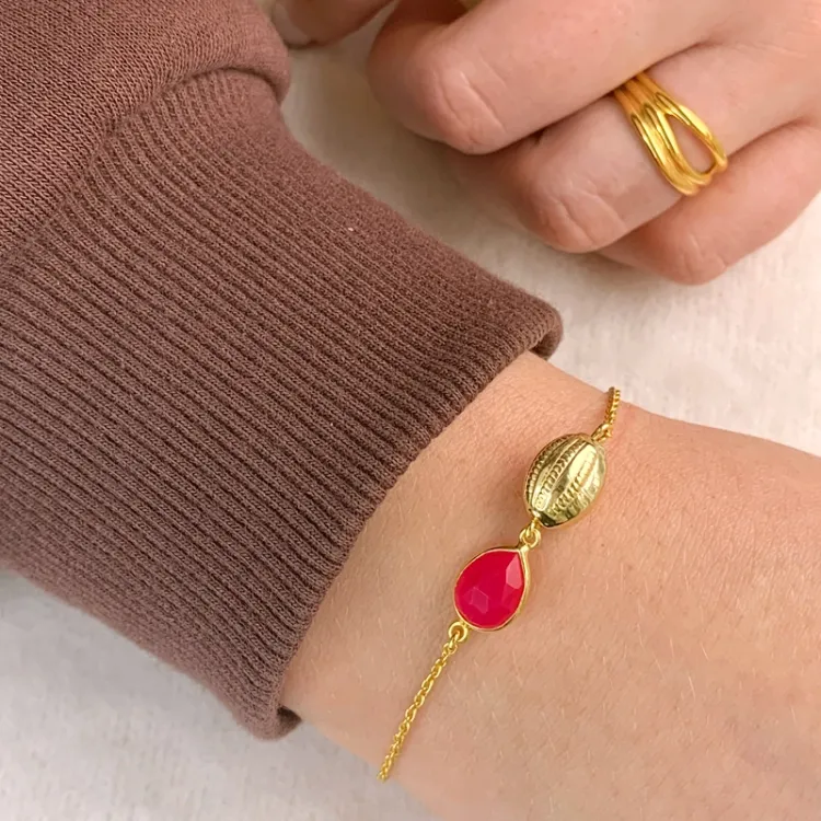 calcedonit armband i förgyllt silver med hängen i förgyllt silver