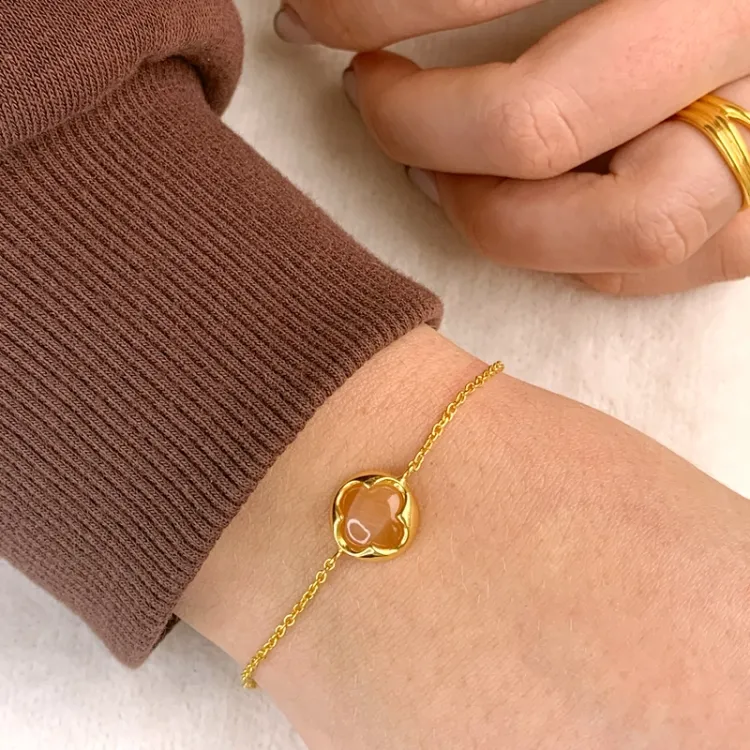månsten armband i förgyllt silver med hängen i förgyllt silver
