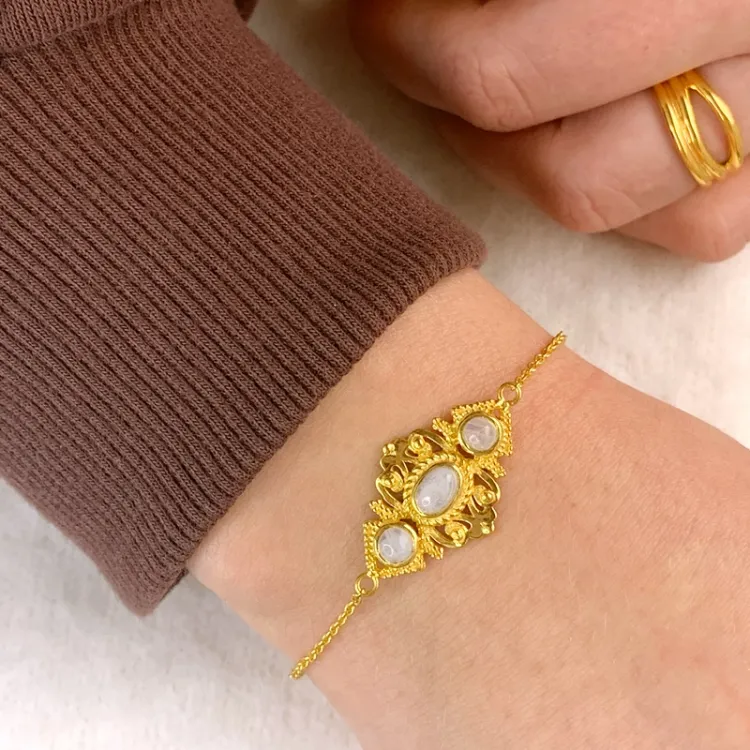 månsten armband i förgyllt silver med hängen i förgyllt silver - Loom Stones