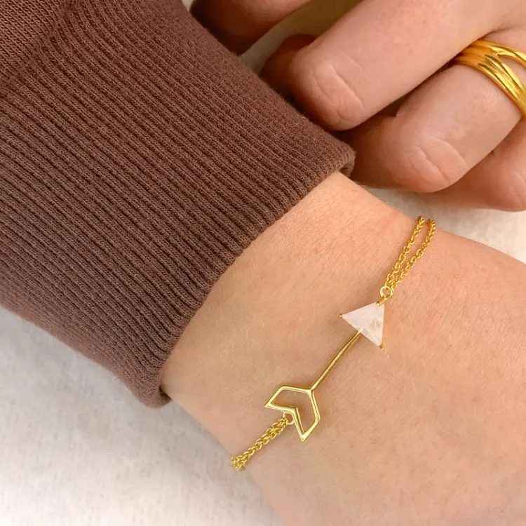 pil månsten armband i förgyllt silver med hängen i förgyllt silver