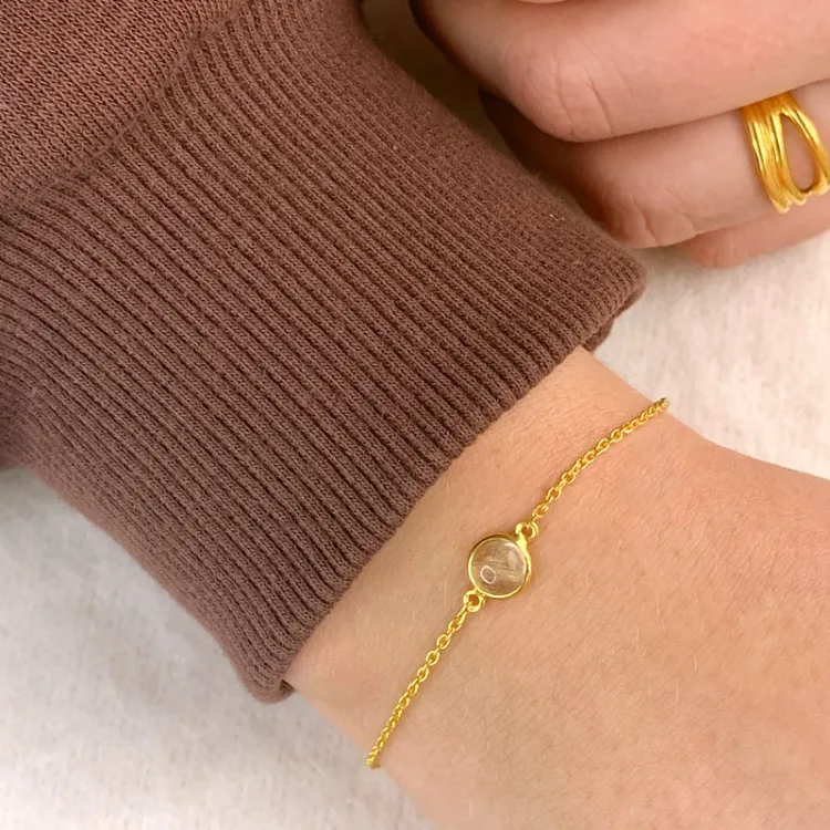 armband i förgyllt silver med hängen i förgyllt silver