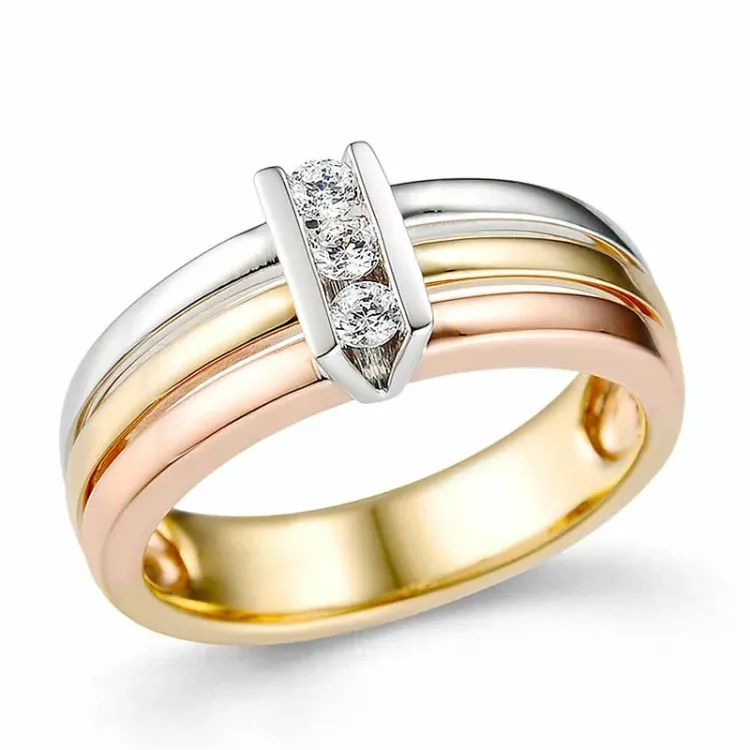 diamant ring i 14 karat gul-, vit- och rödguld 0,153 ct