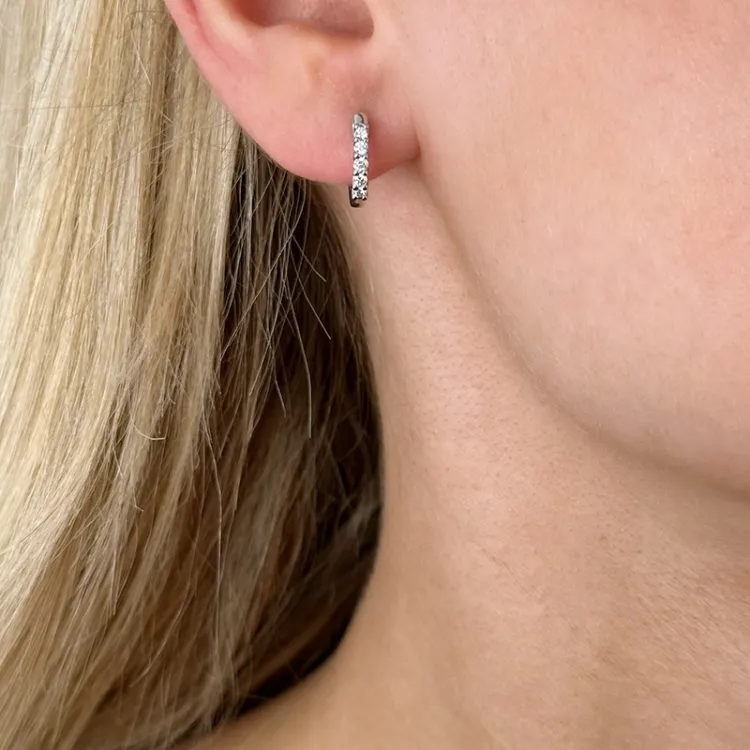 13 mm diamant creol i 14 karat vitguld med diamant 