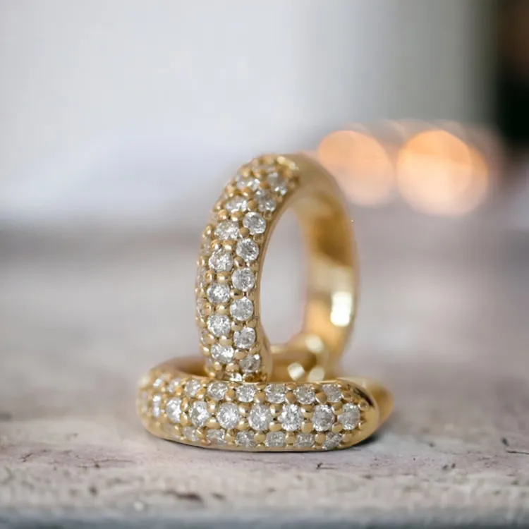 diamant creol i 14 karat guld med diamant