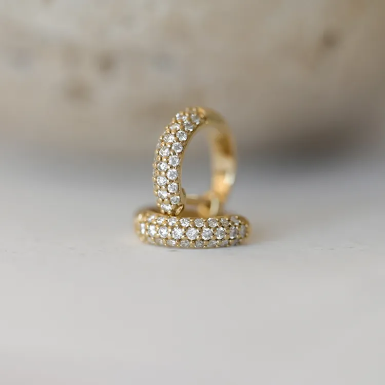 diamant creol i 14 karat guld med diamant