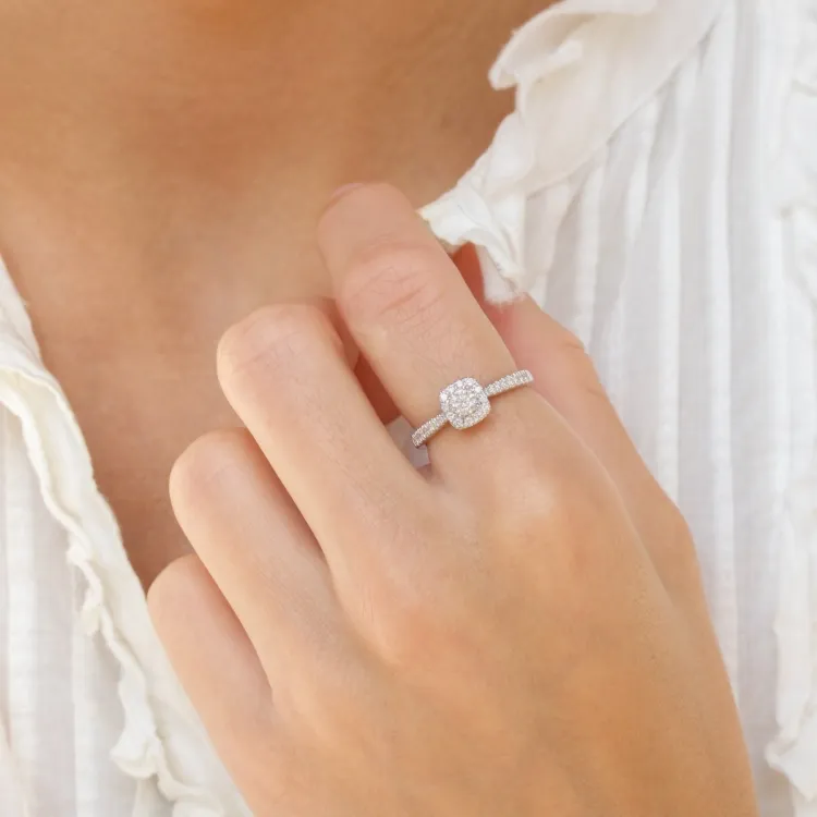 fyrkantigt diamantring i 14  karat vitguld 0,26 ct 0,26 ct
