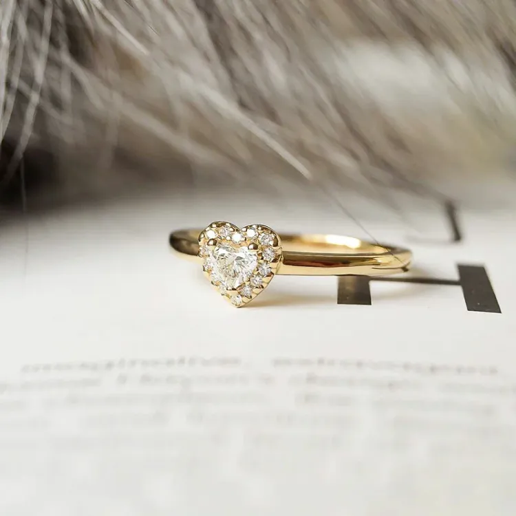 Hjärta diamantring i 14 karat guld 0,24 ct 0,08 ct