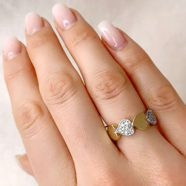 Bred diamant hjärtering i 14 karat guld- och vitguld 0,288 ct