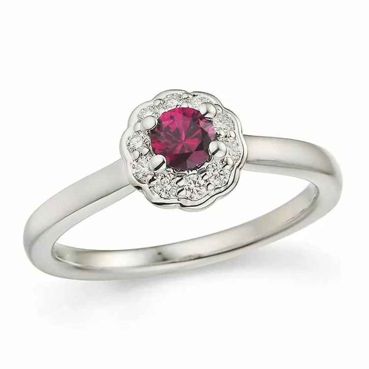 rubin ring i 14 karat vitguld 0,14 ct