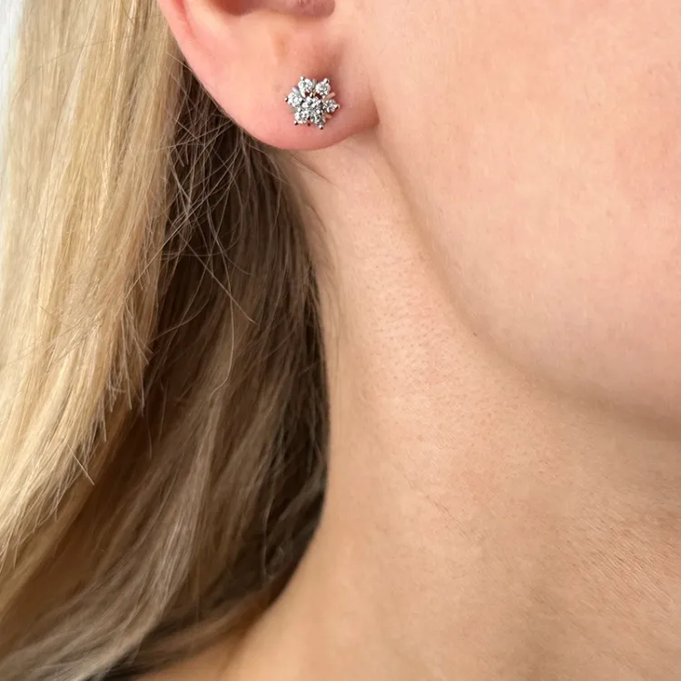 stjärna diamant örhängestift i 14 karat vitguld med diamant 
