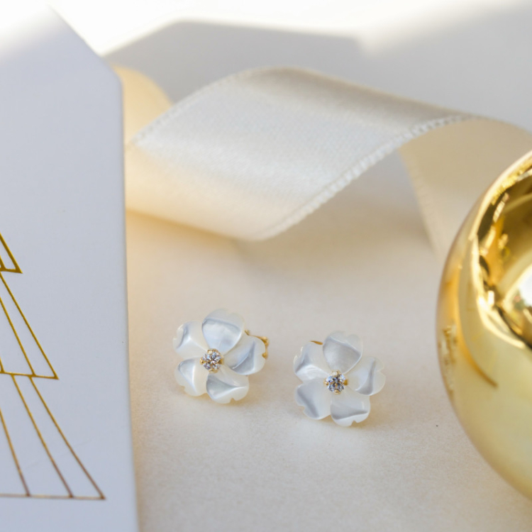 blommor örhängen i 9 karat guld med zirkon och pärlemors - Gold Collection