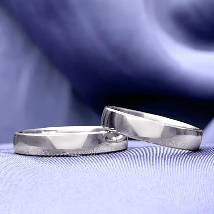 4 mm vigselsringar i 9 karat vitguld - set