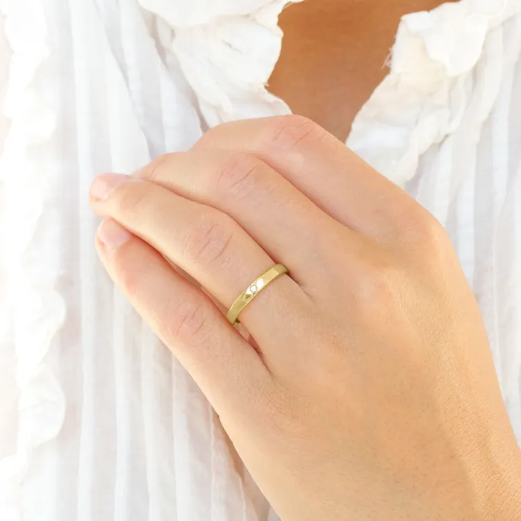 5 och 3 mm vigselsringar i 9 karat guld 0,02 ct - set