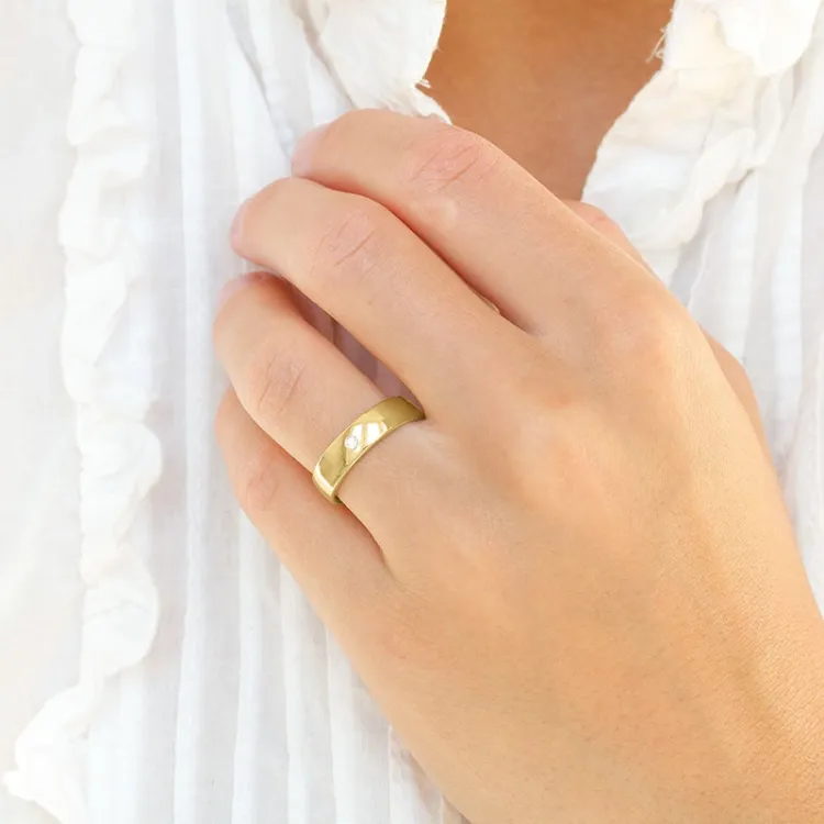 5 mm vigselsringar i 9 karat guld 0,03 ct - set
