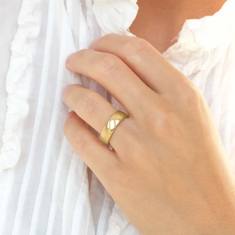 6 och 4 mm vigselsringar i 14  karat guld - set